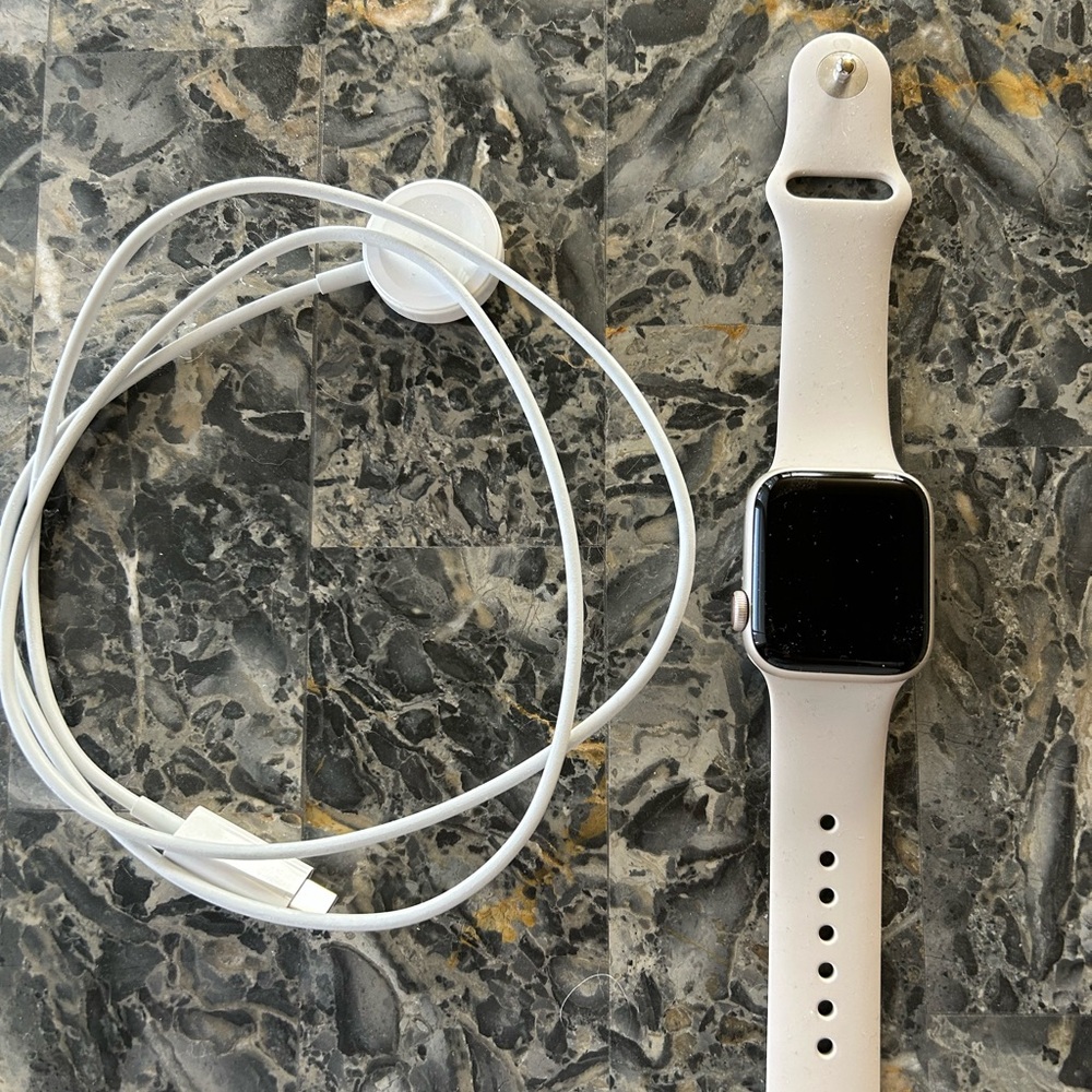 Apple I watch with White Band and Charger AT&T Unlocked